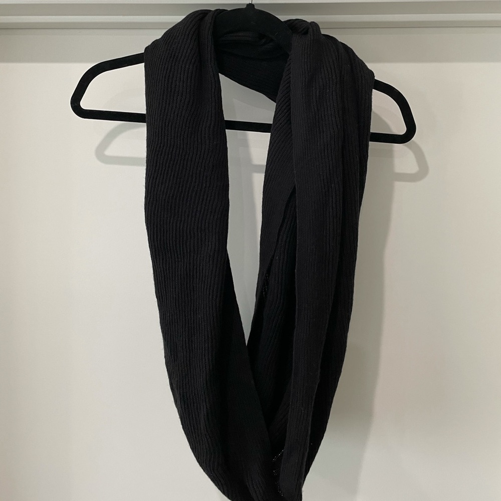 Gap Black Wool Ribbed Infinity Scarf